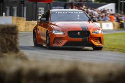 Jaguar XE SV Project 8 wins Showstopper award at Goodwood Festival of Speed