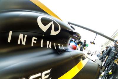 Infiniti's 'ultimate F1 test drive' in Renault Sport Formula One Team car