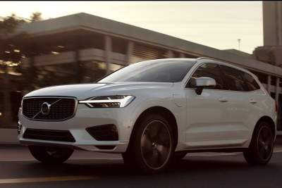 Volvo's new XC60 becomes a camera in the hands of photographer