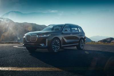 BMW unveils Concept X7 iPerformance at IAA Cars 2017