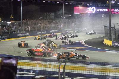 Hamilton takes victory in Singapore after a chaotic race