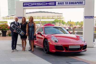 Simona Halep tops Porsche Race to Singapore and wins 911 Carrera GTS