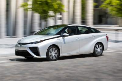 Toyota Mirai fuel cell electric vehicle to go on sale this year in Canada