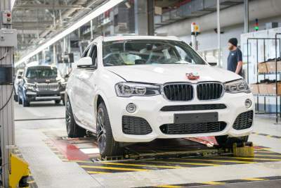 The first BMW X4 takes its leave