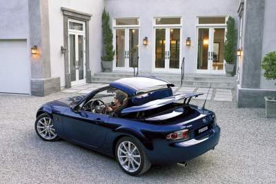 Mazda to exhibit new Mazda MX-5 with power retractable hard top