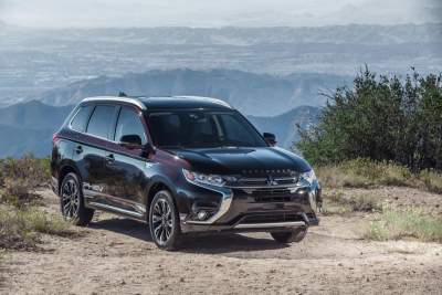 Mitsubishi Outlander PHEV and Outlander earn top honours