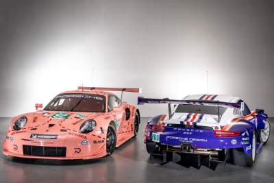 Two Porsche 911 RSR compete in historic livery