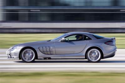 Mercedes-Benz SLR McLaren sets London Land Speed record