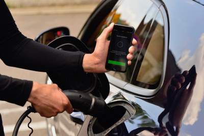 Porsche launches digital charging service for electric vehicles