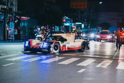 Porsche 919 Hybrid takes on streets of Bangkok