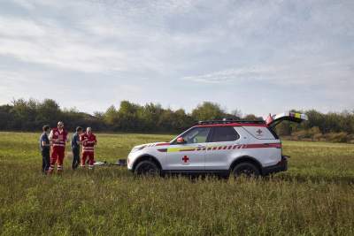 Unique lifesaving Land Rover Discovery joins Red Cross emergency fleet