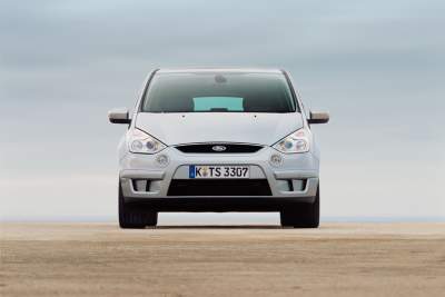 Sporty S-MAX leads Ford's summer sales charge