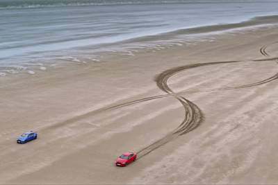 Jaguar XE 300 Sport and XE SV Project 8 create unique sand art