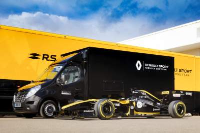 The Renault Master van scores points with Renault Sport F1 team