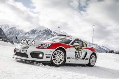 Demo run for the Porsche Cayman GT4 Rallye on snow and ice