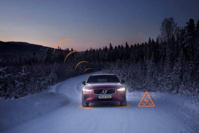 Volvo cars to warn each other of road hazards in Europe