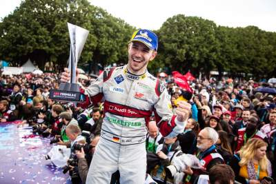 Audi drivers brave French weather