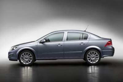 Opel Astra: New four-door sedan targets growing markets