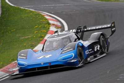 Volkswagen showcases its ID.R's charging system