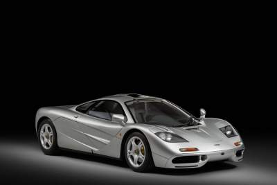 McLaren premieres fully restored F1 at Hampton Court