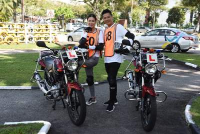 Ride and Drive safe at ComfortDelGro's driving centre