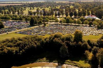 1,321 Bentleys gather for world record at Salon Prive