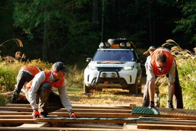 Off-road competition for Land Rover's North American retailers