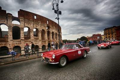Cavalcade Classiche concludes with parade of vintage Ferraris through Rome