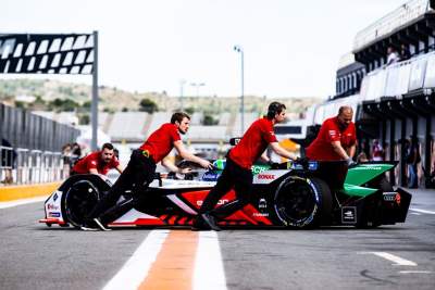Audi's e-tron FE06 cars make their way to Riyadh