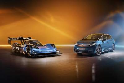 The Volkswagen ID.R and ID.3 meet at the Essen Motor Show