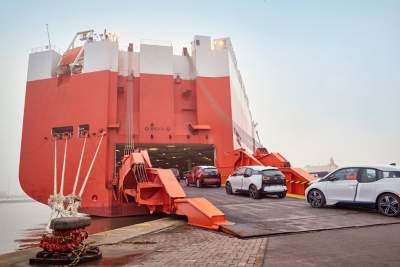 BMW Group moves towards low-emissions logistics