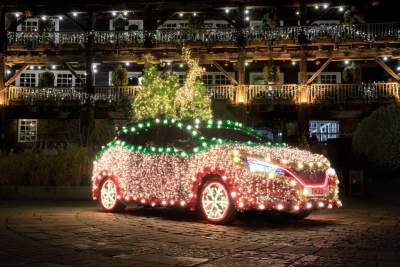 Nissan converts a Leaf into a Christmas tree