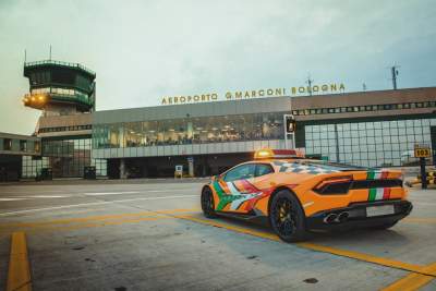 A new Lamborghini to lead aircraft at Bologna Airport