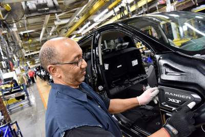 Ford to invest more than $1.96 billion into two assembly plants