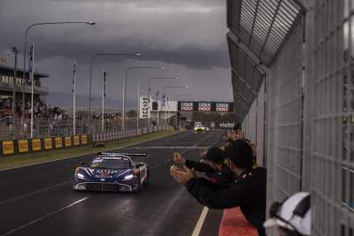 Podium and class victory for McLaren at Bathurst