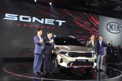 Kia unveils Carnival MPV and Sonet concept at the Indian Auto Expo