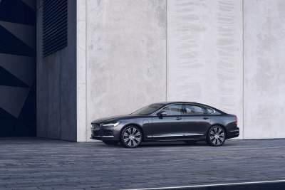 Volvo refreshes the S90 and V90 models
