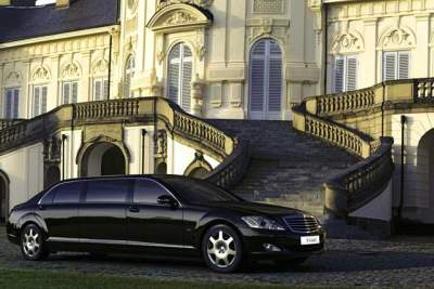 Mercedes-Benz builds new Pullman State Limousine