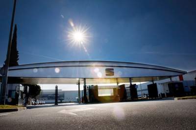 Seat awards employees with profit-related bonus