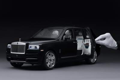 Rolls-Royce presents 1:8 scale replica of the Cullinan