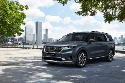 Kia reveals first images of the fourth generation Carnival