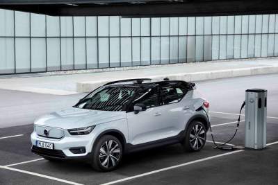 Volvo Cars places its first green bond and raises $800 million