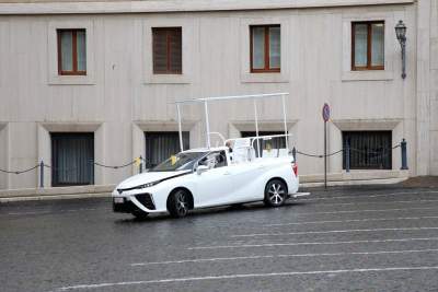 Toyota gifts a Mirai to the Pope