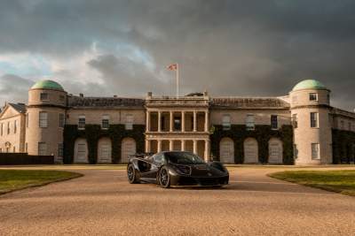 Lotus Evija makes dynamic debut at Goodwood