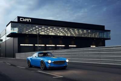 Volvo reveals more pictures of the P1800 Cyan