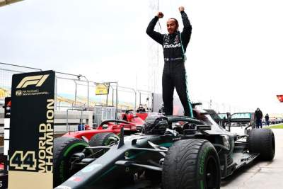 Lewis Hamilton clinches his seventh Formula One drivers' title
