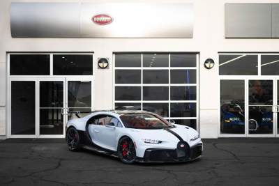 Bugatti delivers the first Chiron Pur Sport