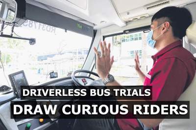Driverless bus trials draw 320, including curious passengers