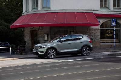 Volvo moves sales of its electric models exclusively online
