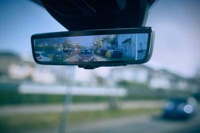 Ford introduces a 'Smart Mirror' for its vans to allow them to see behind better